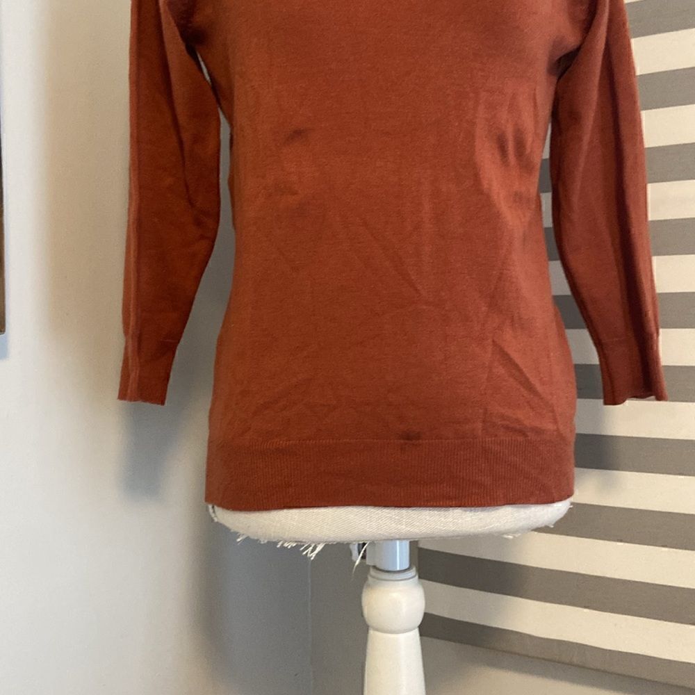 Modcloth Rust Orange 3/4 Sleeve Knit Button Shoulder Sweater Size Medium - Picture 3 of 10